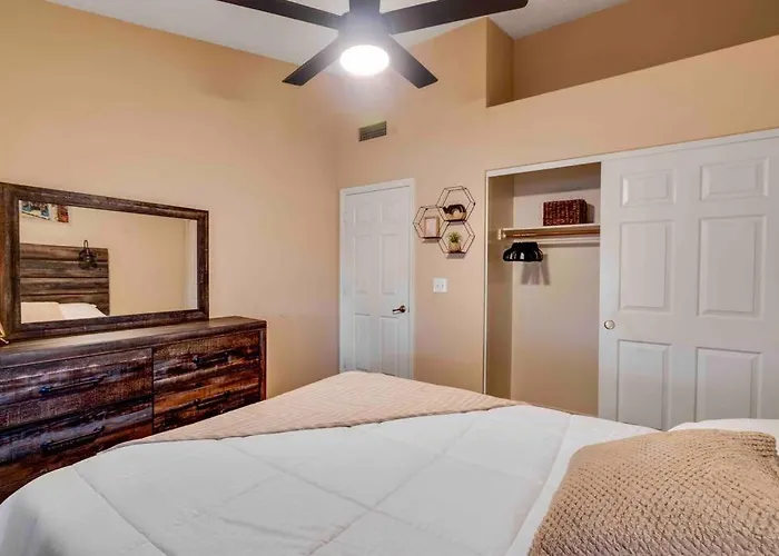 Holiday home Pool Fireplace 5 Mi From West Gate *